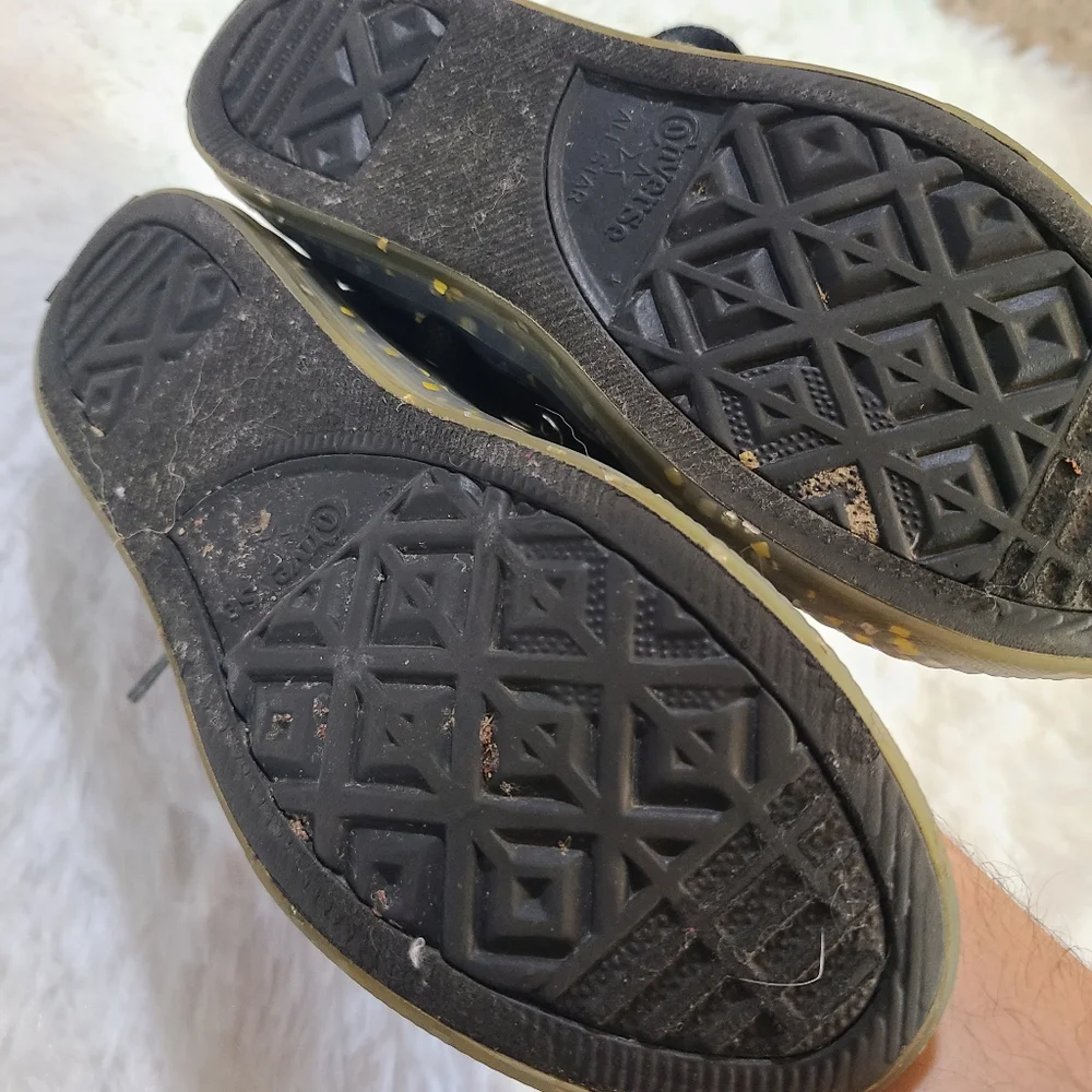 Converse Size 2 Big kids Girls Black Sneakers - Gold Glitter